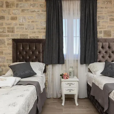 With Heated Pool And Sea View Near Zadar 빌라 Pridraga