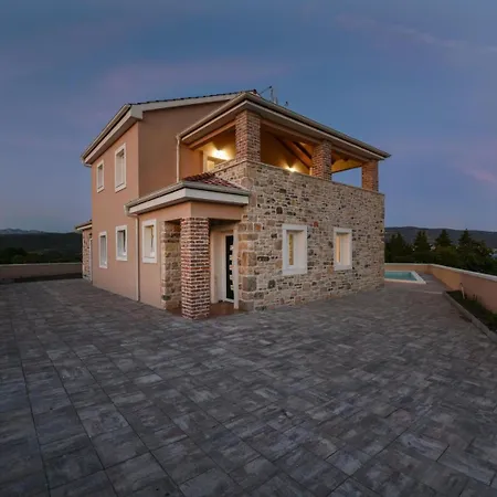 빌라 With Heated Pool And Sea View Near Zadar *